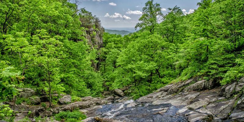 跨境电商时代，如何选购美国进口户外装备？专业登山、露营与都市通勤全攻略